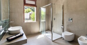 Shower, hair dryer, bidet, shampoo - House&Villas - La Giara (Gallina)