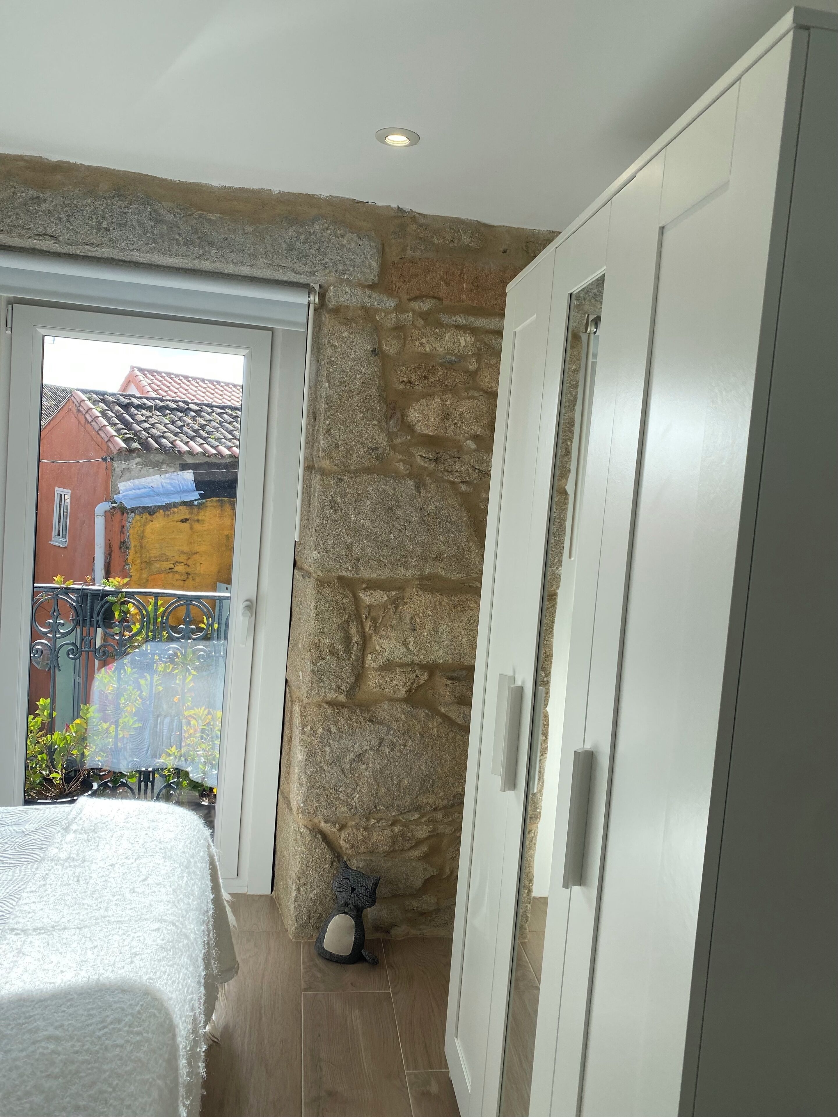 2 slaapkamers, een strijkplank/strijkijzer, gratis wifi, beddengoed