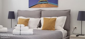 3 slaapkamers, een strijkplank/strijkijzer, gratis wifi, beddengoed