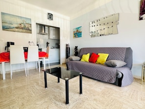 TV - Vue mer ,à 100 m de la Plage , Beau T2 Lumineux (Fréjus)