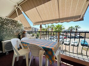 Outdoor dining - Vue mer ,à 100 m de la Plage , Beau T2 Lumineux (Fréjus)