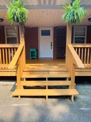 Exterior detail - The Green Retreat w/ Cereal Bar! - Great Location Close to BNA (Nashville)