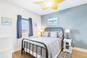 3 bedrooms, iron/ironing board, WiFi (free), bed sheets