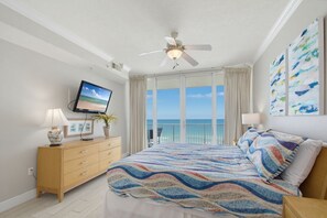 3 habitaciones, tabla de planchar con plancha y ropa de cama
