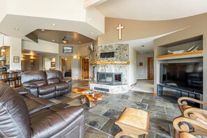 Smart TV, fireplace, books, stereo