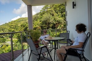 Outdoor dining - CreoleCottage-Groundfloor-FamilyApartment1-Dorado (victoria)
