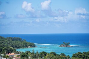 Beach nearby - Creole Cottage Apartment (victoria)