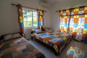 2 bedrooms, desk, iron/ironing board, free WiFi - CreoleCottage-Groundfloor-FamilyApartment1-Dorado (victoria)