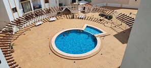 حمام سباحة