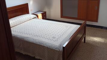 5 Schlafzimmer, Bügeleisen/Bügelbrett, Bettwäsche