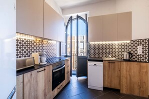 Fridge, microwave, oven, stovetop - Bright House with Warm and Friendly Vibes (Valencia)