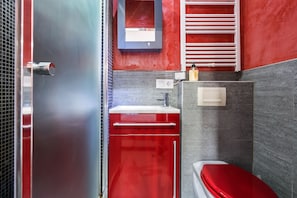 Banheira, toalhas de banho