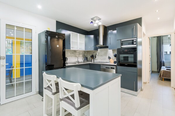 Fridge, microwave, oven, dishwasher