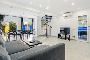 TV - WELCS CASA 092 EMP con piscina (Empuriabrava)