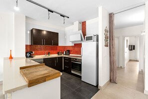 Fridge, microwave, oven, dishwasher