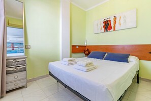 1 bedroom, bed sheets