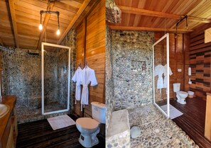 Superior Cabin, 1 King Bed with Sofa bed, Garden View, Ground Floor | Bathroom | Shower, towels, soap, shampoo - Cacao Glamping (Cotundo)