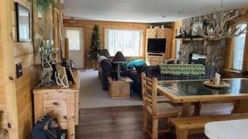 Smart TV, fireplace, stereo