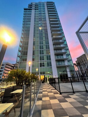 Stunning high-rise building with multiple balconies and a central entrance.