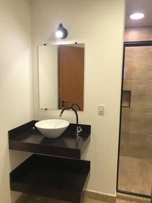 Habitación Deluxe, 1 habitación, vista al jardín | Baño