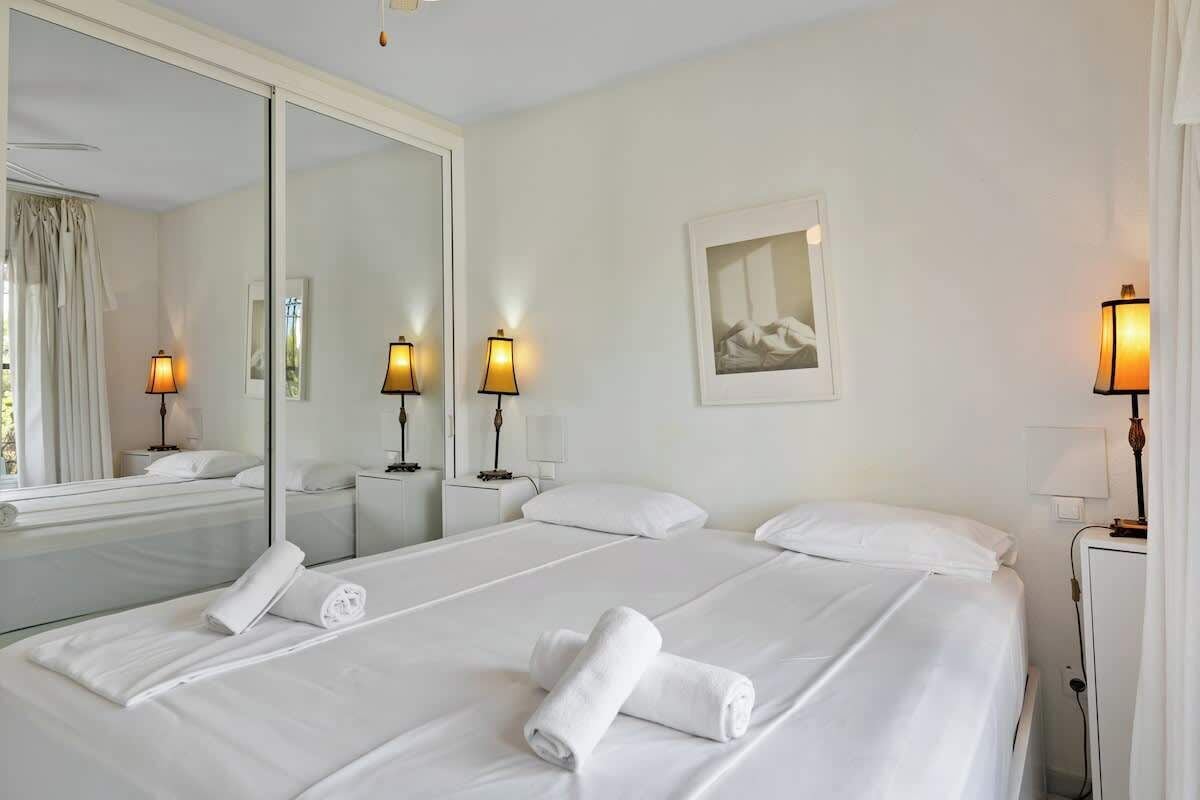 2 slaapkamers, een strijkplank/strijkijzer, gratis wifi, beddengoed