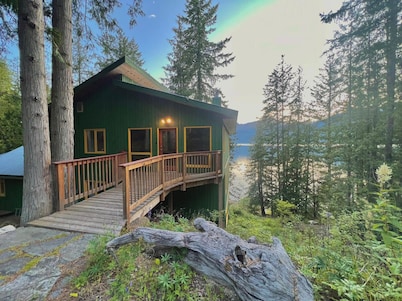 Beautiful Private Lakefront Home
