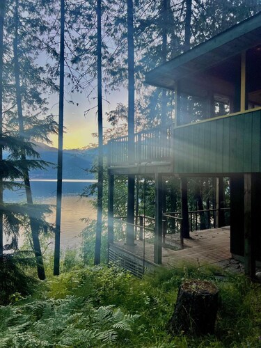 Beautiful Private Lakefront Home