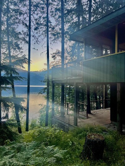 Beautiful Private Lakefront Home