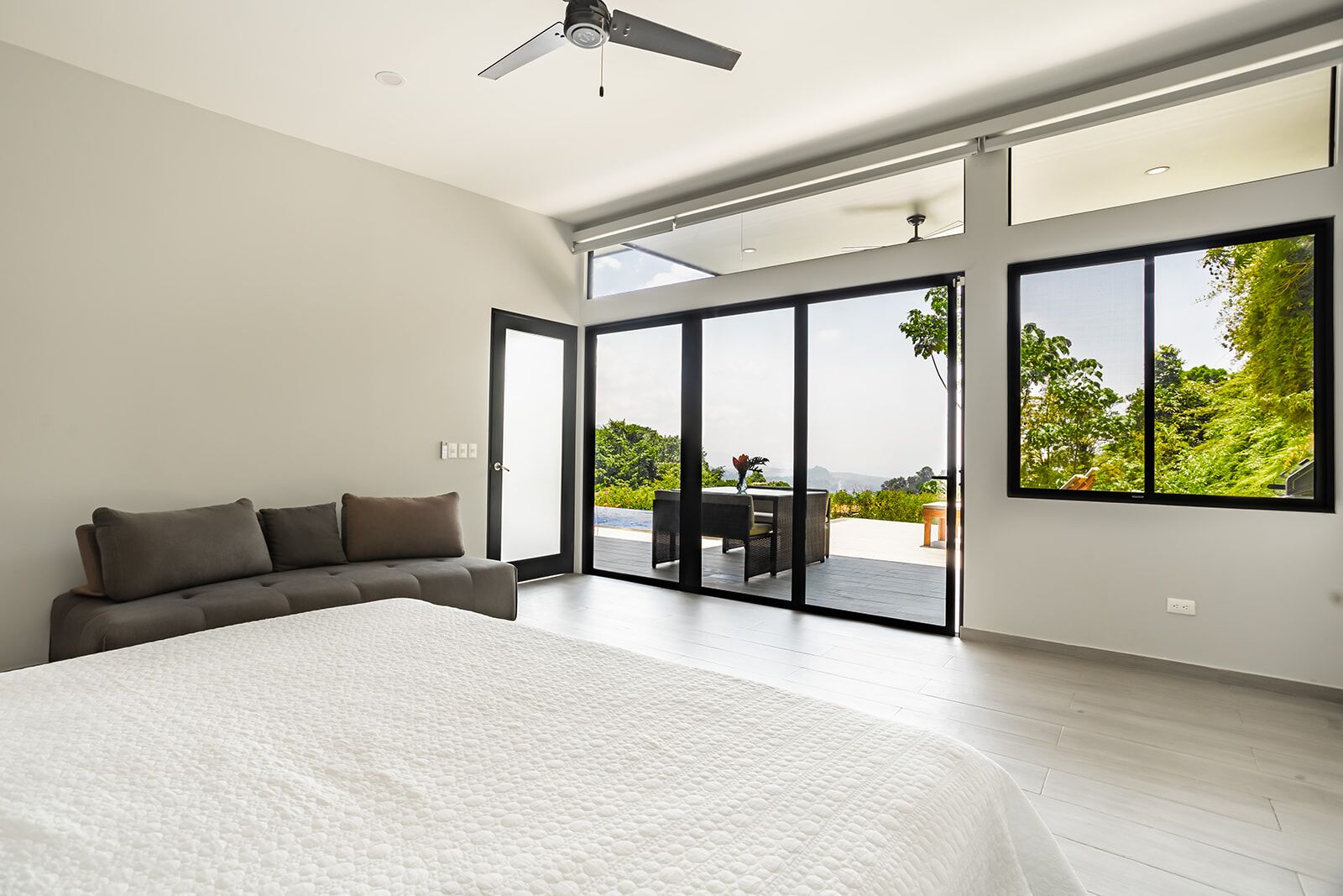 4 bedrooms, desk, iron/ironing board, free WiFi