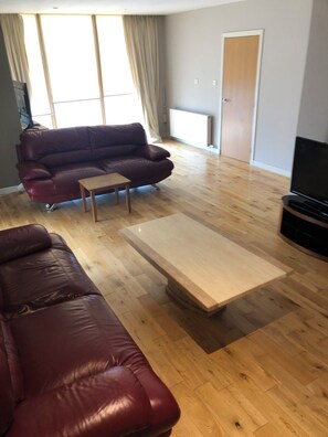 Living area - 4 Bedroom Apartment Glasgow City (Glasgow)
