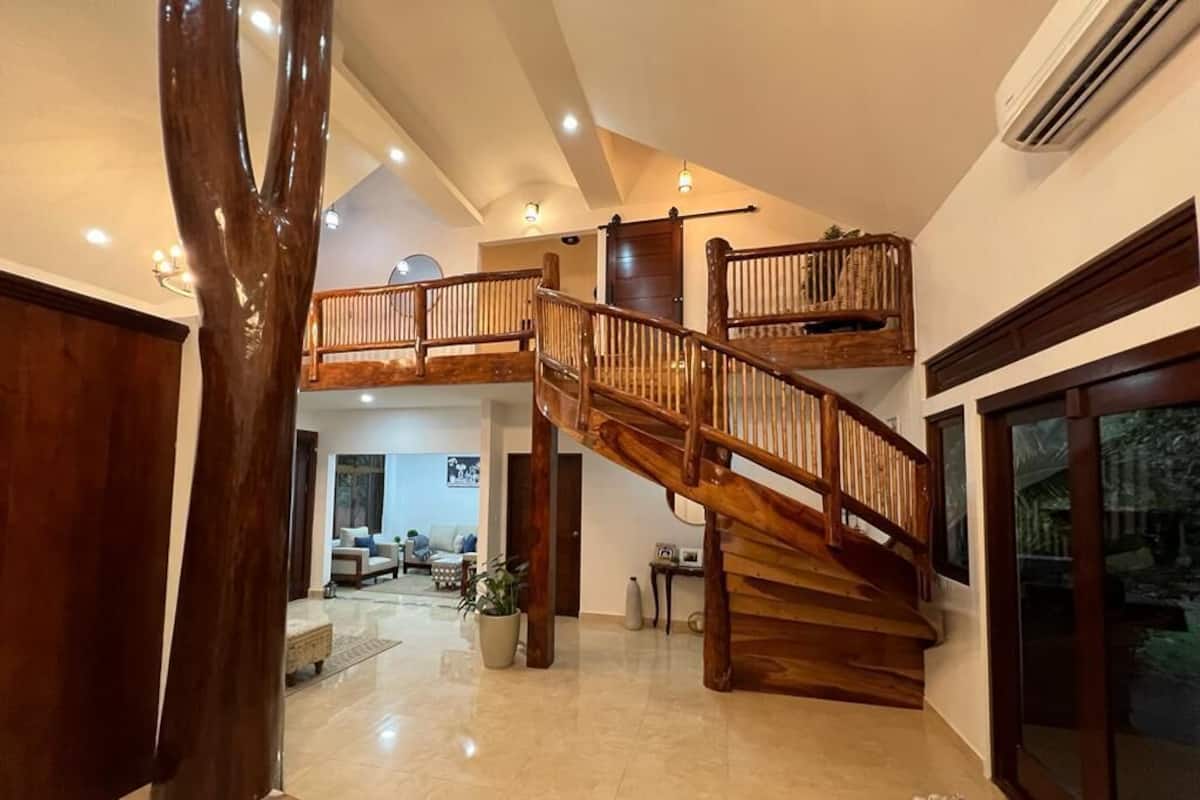 Casa familiar | 5 habitaciones, tabla de planchar con plancha y wifi gratis