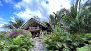 Front of property - House in La Fortuna with Jacuzzi & Pool (La Fortuna)