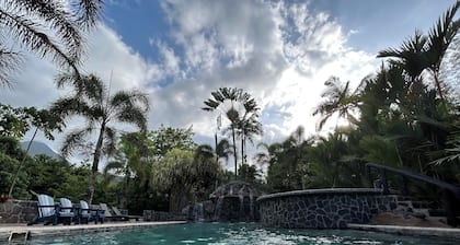House in La Fortuna with Jacuzzi & Pool