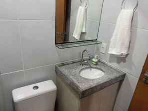 Shower, hair dryer, towels, soap - Flat best location in Boa Viagem (Boa Viagem Recife)