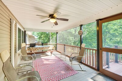 Quaint Elysburg Cottage: Walk to Knoebels Resort!