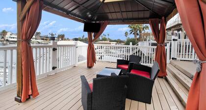 Lakefront Haven • Boat Rental • Sleeps 4 people