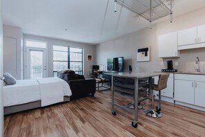 1 多间卧室、办公桌、熨斗/熨衣板、WiFi