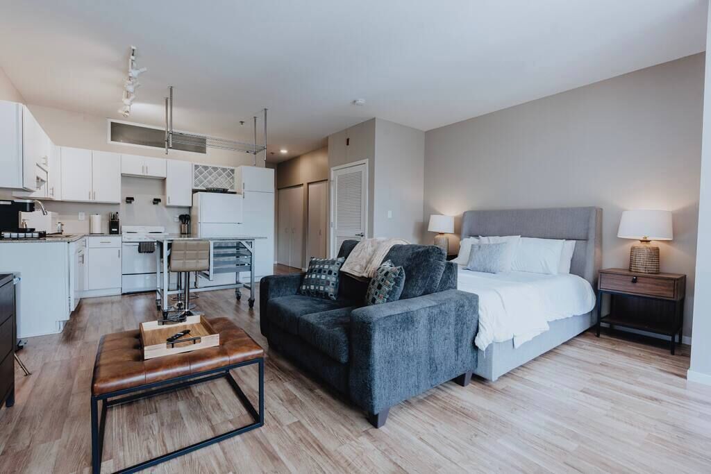 1 habitación, escritorio, tabla de planchar con plancha y wifi 