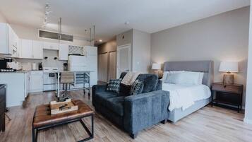1 bedroom, desk, iron/ironing board, WiFi