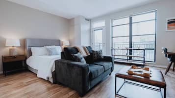 1 habitación, escritorio, tabla de planchar con plancha y wifi