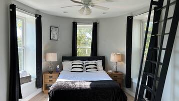6 bedrooms, desk, WiFi, bed sheets