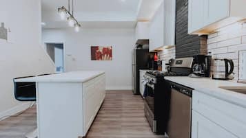 Coffee/tea maker, fridge, microwave, oven