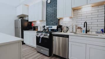 冰箱、微波炉、烤箱、炉灶