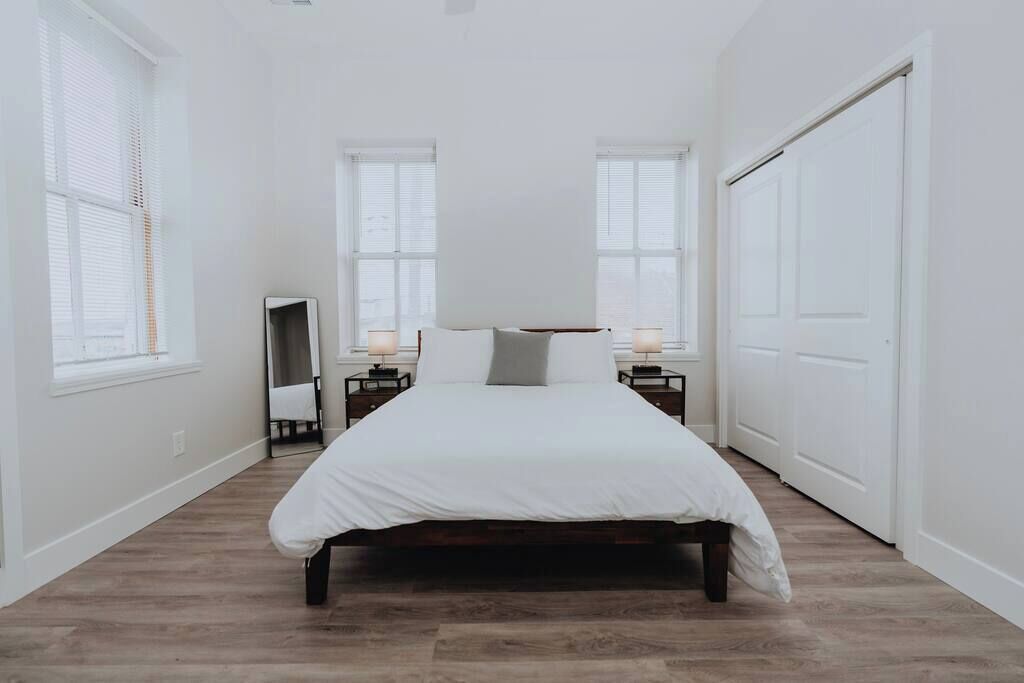 4 bedrooms, desk, iron/ironing board, WiFi
