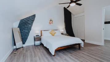 4 bedrooms, desk, iron/ironing board, WiFi