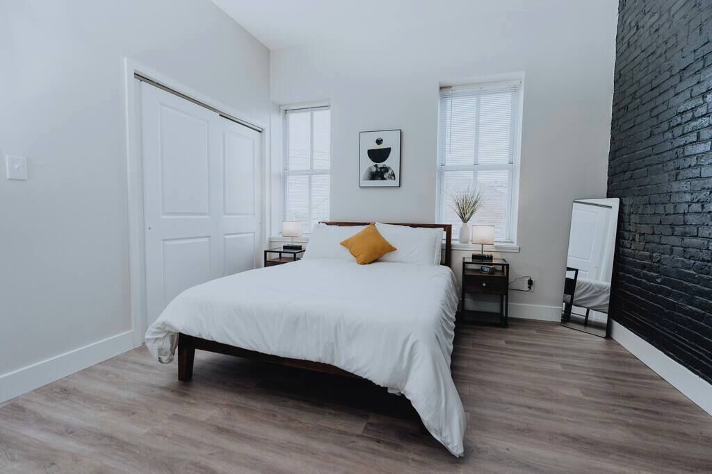4 bedrooms, desk, iron/ironing board, WiFi