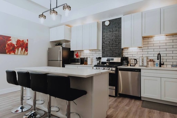 Kjøleskap, mikrobølgeovn, ovn og kokeplater