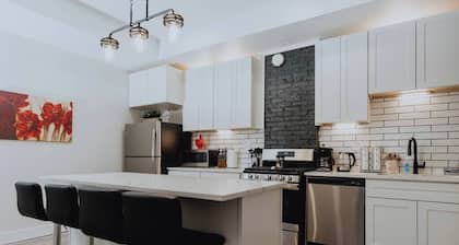 Spacious 4BR Soulard Retreat • Patio Games, Balcony, Family-Friendly Near Busch