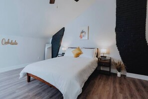 4 bedrooms, desk, iron/ironing board, WiFi - Spacious 4BR Soulard Retreat • Patio Games, Balcony, Family-Friendly Near Busch (St. Louis)