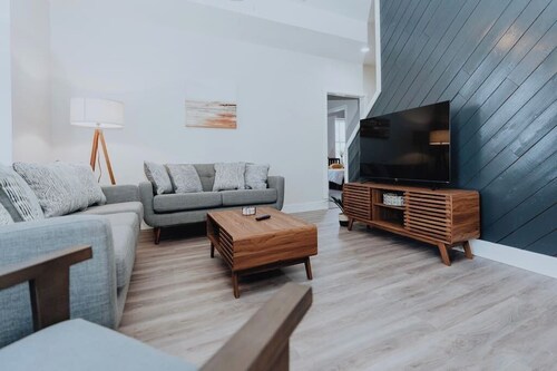 Spacious 4BR Soulard Retreat • Patio Games, Balcony, Family-Friendly Near Busch